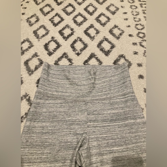 Women aerie grey white stripe legging yoga crop pant capri athletic workout m - Picture 7 of 7